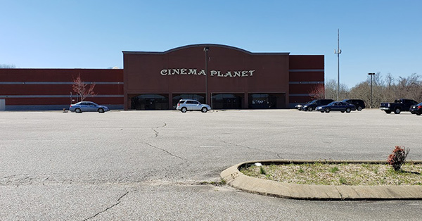 Cinema Planet 10 - 231 Kenworth Blvd, Jackson, TN 38305
